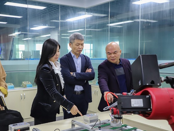 熱烈歡迎中國鍛壓協(xié)會領導蒞臨我司參觀指導